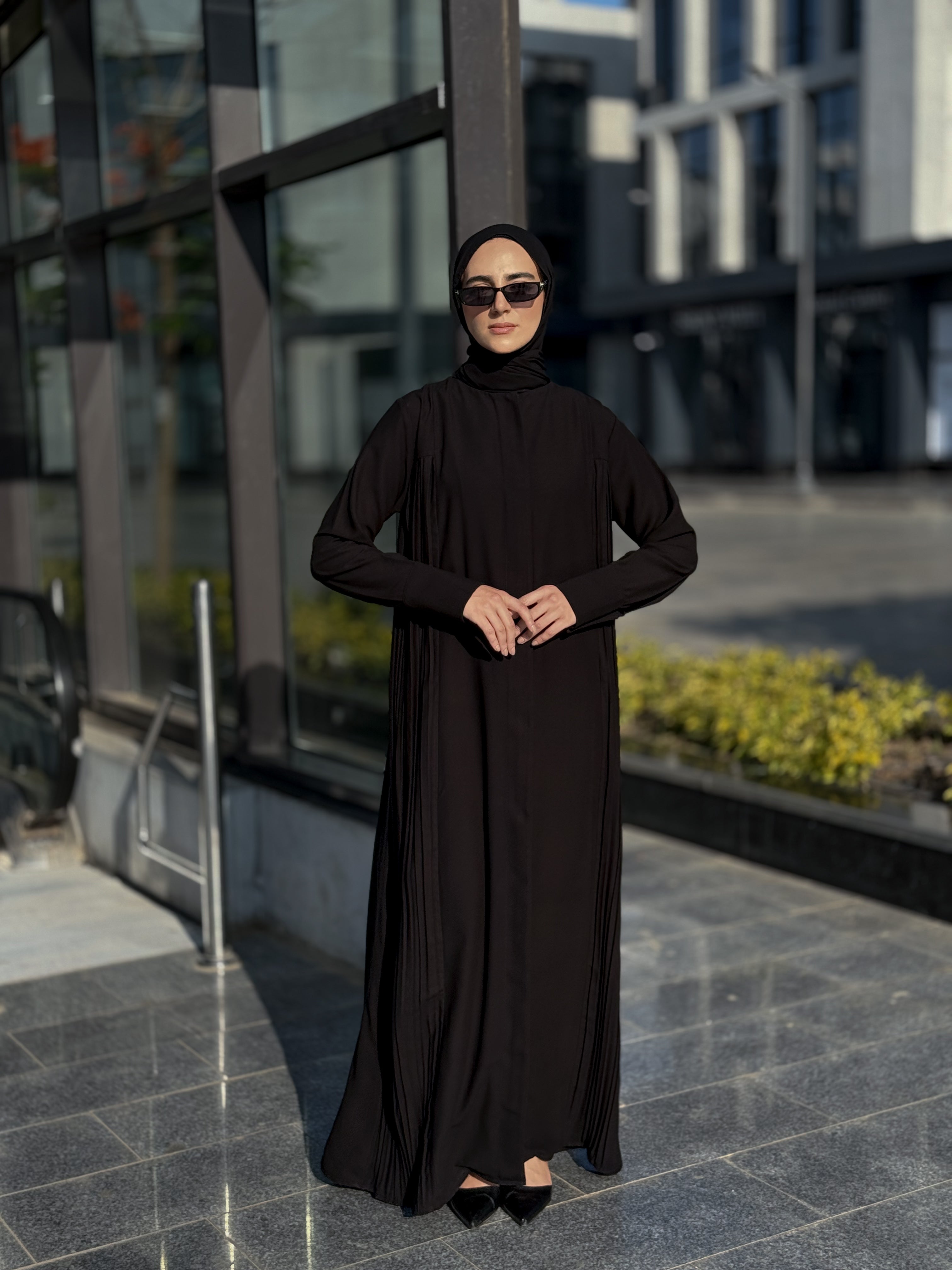 Elegant Pleated-Side Abaya
