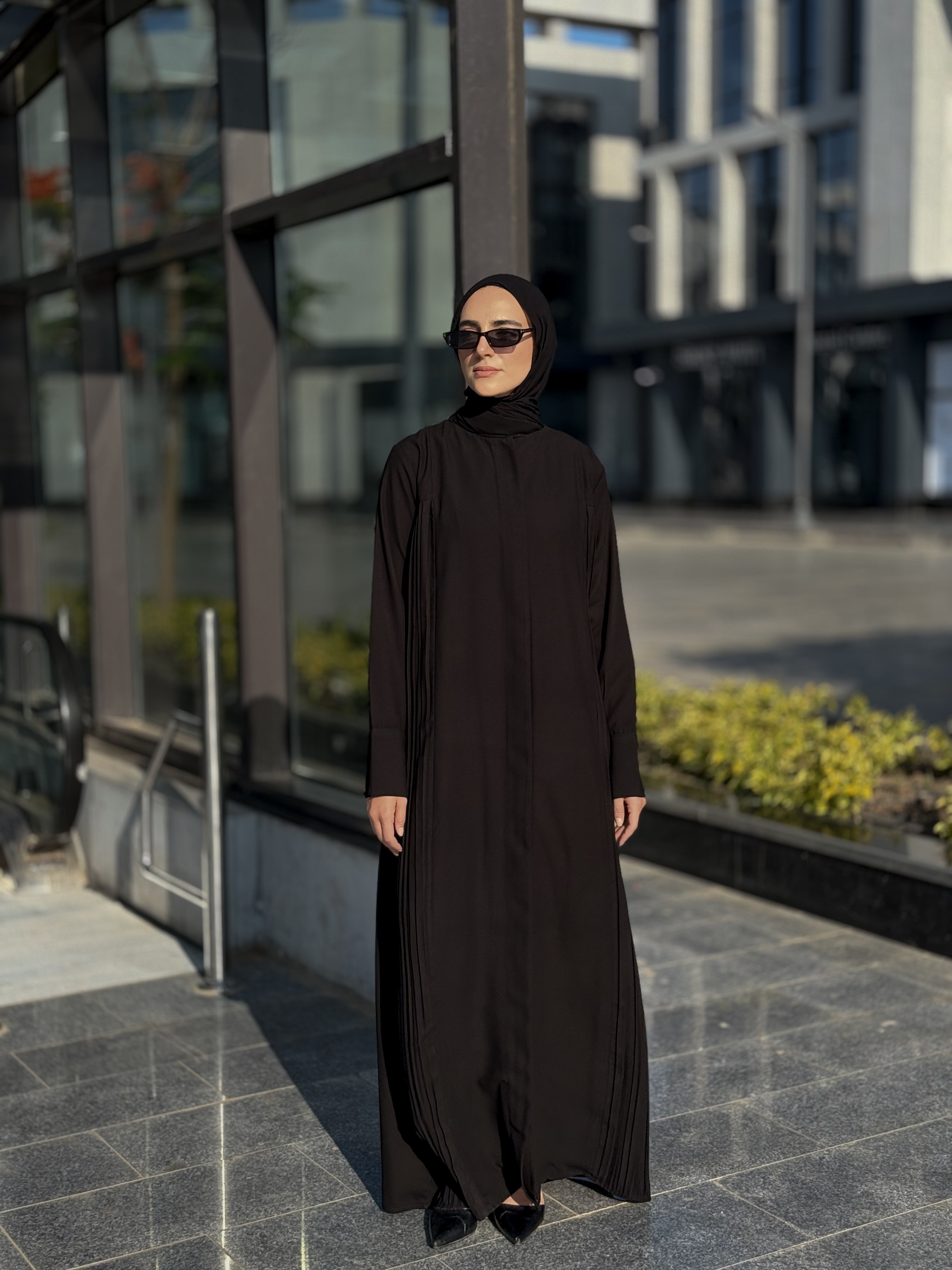 Elegant Pleated-Side Abaya