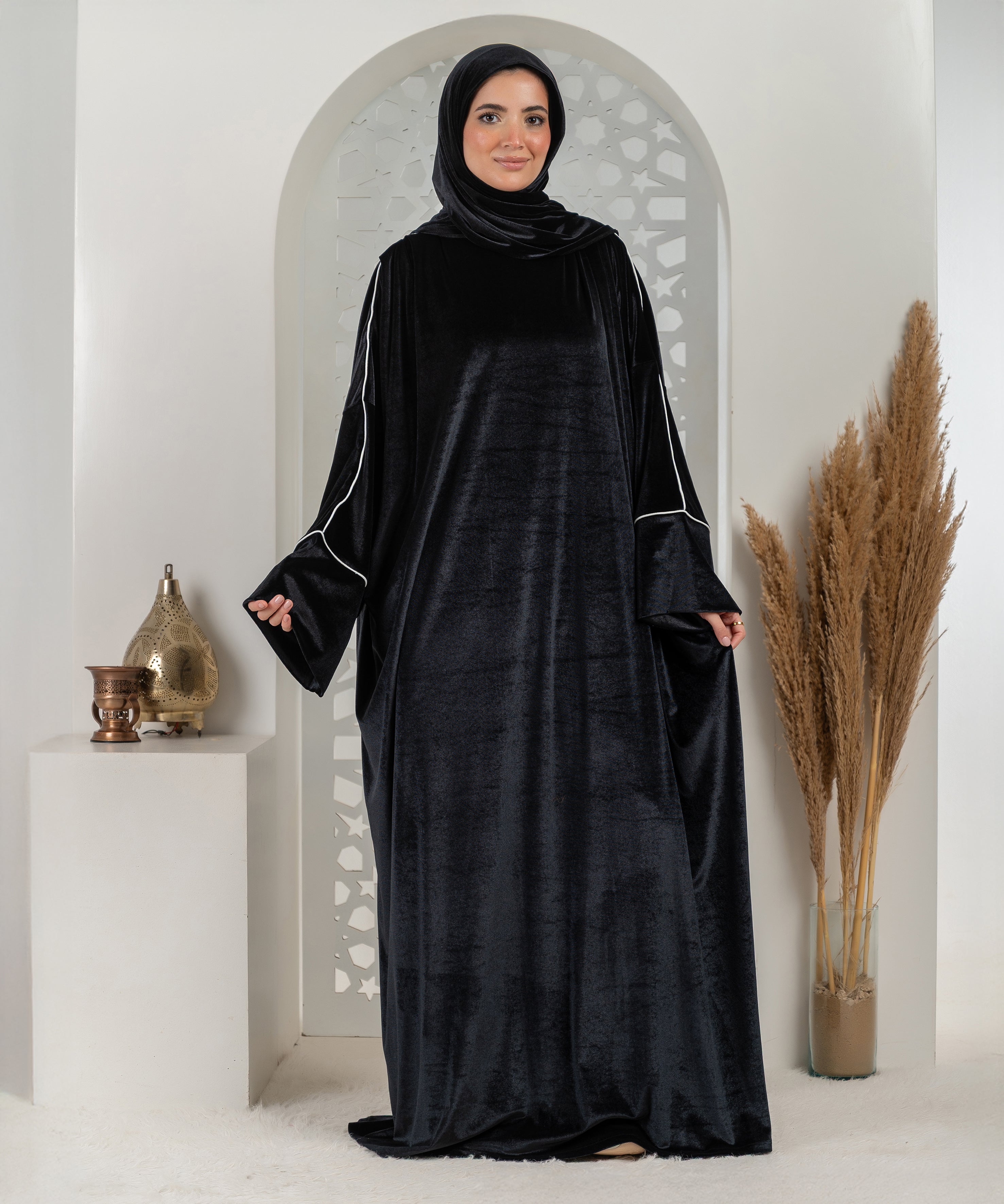 Luxury Black Velvet Isdal - اسدال قطيفة سادة