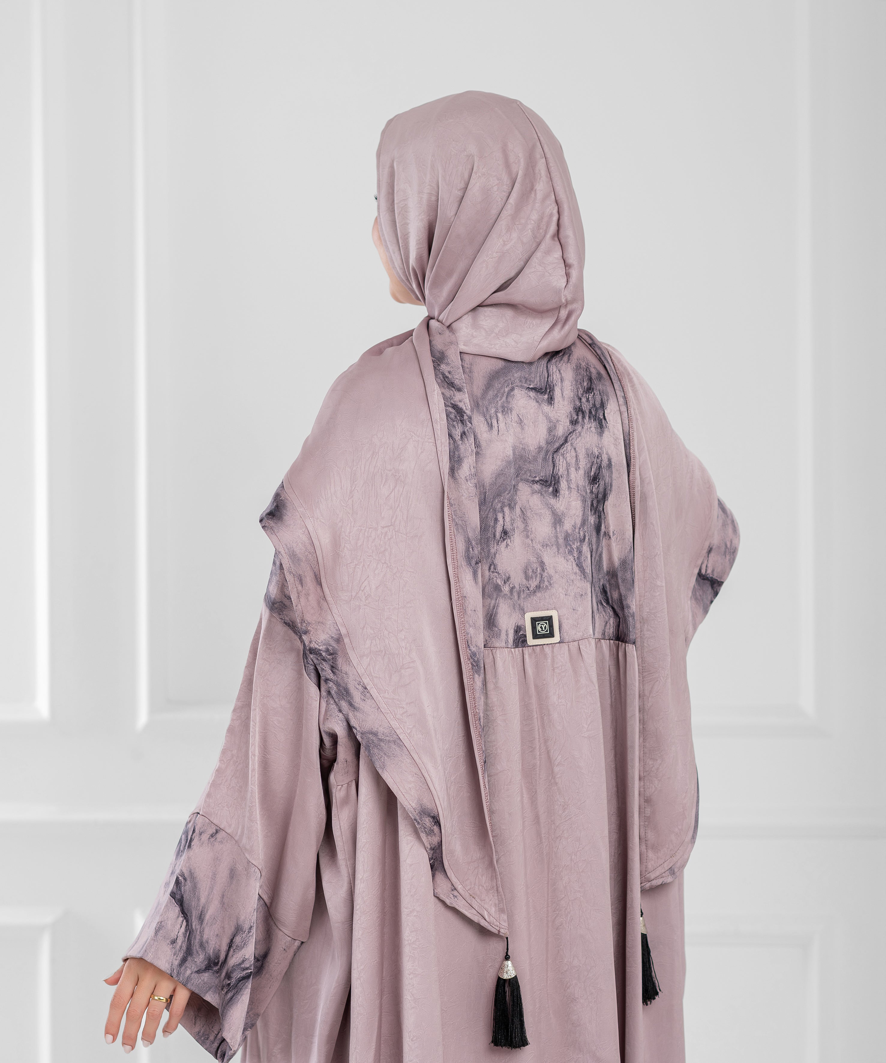 LUNA Jacquard Satin isdal - اسدال لونا ستان جاكار (cashmere printed sleeves)