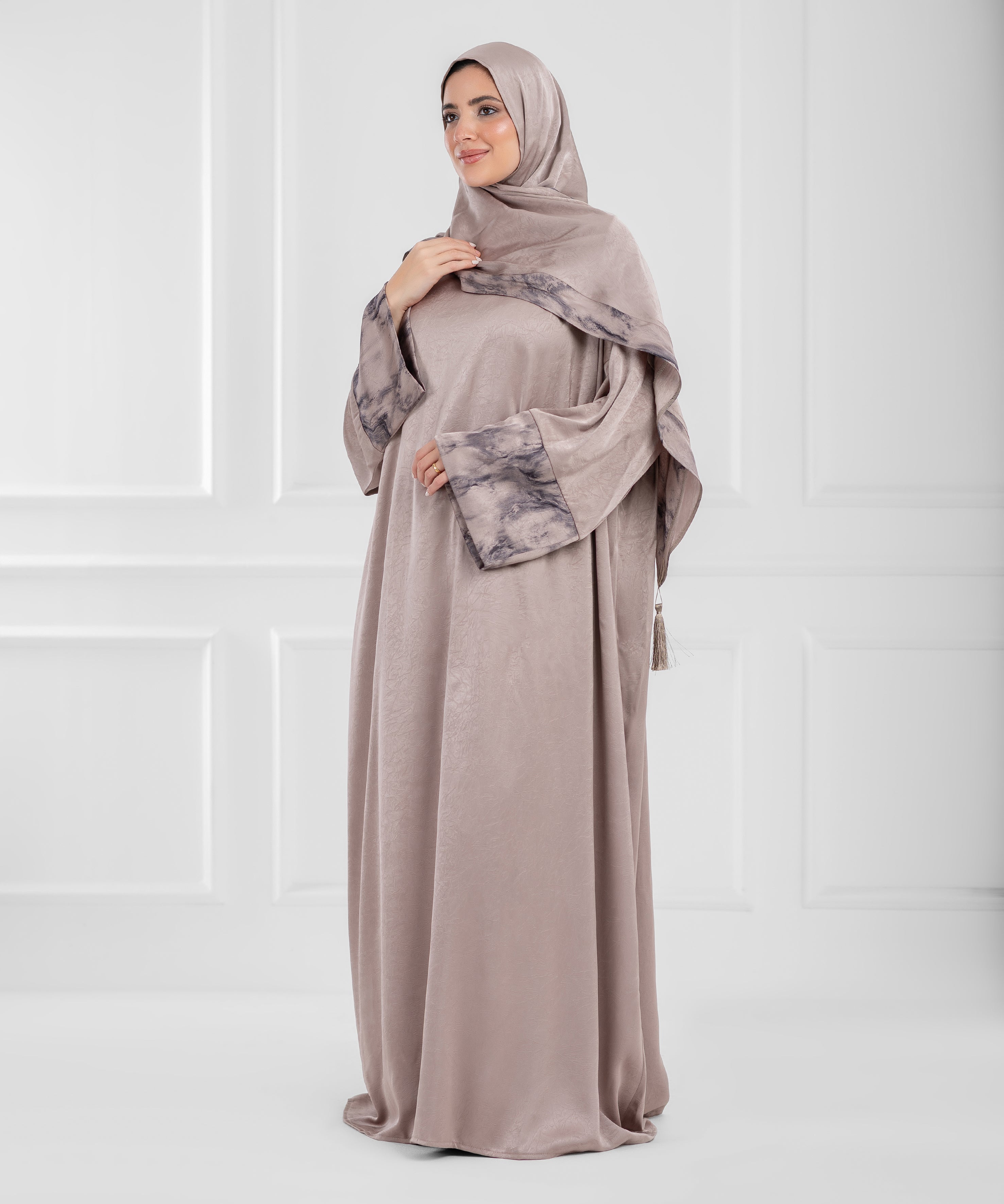 LUNA Jacquard Satin isdal - اسدال لونا ستان جاكار (cashmere printed sleeves)
