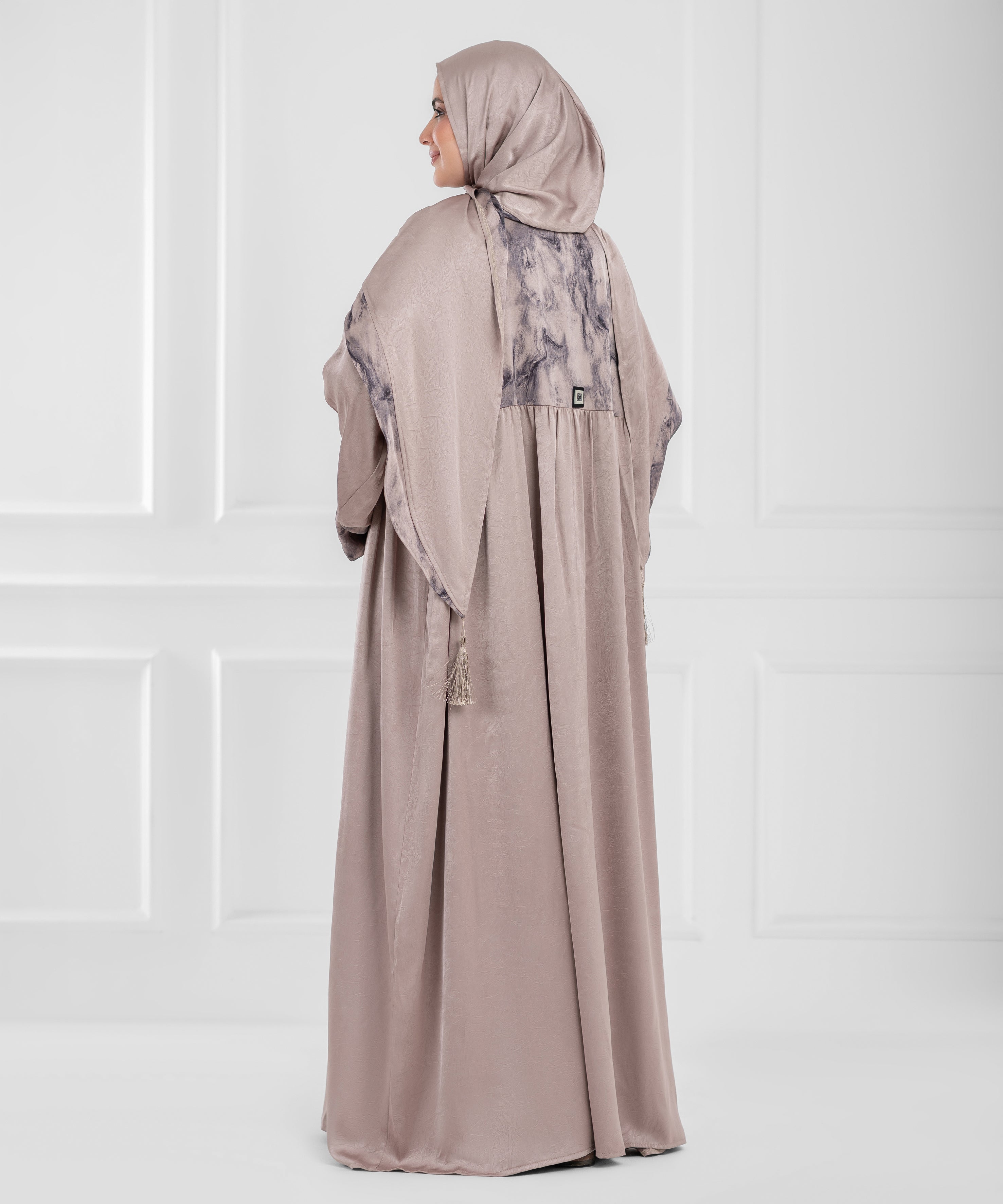 LUNA Jacquard Satin isdal - اسدال لونا ستان جاكار (cashmere printed sleeves)