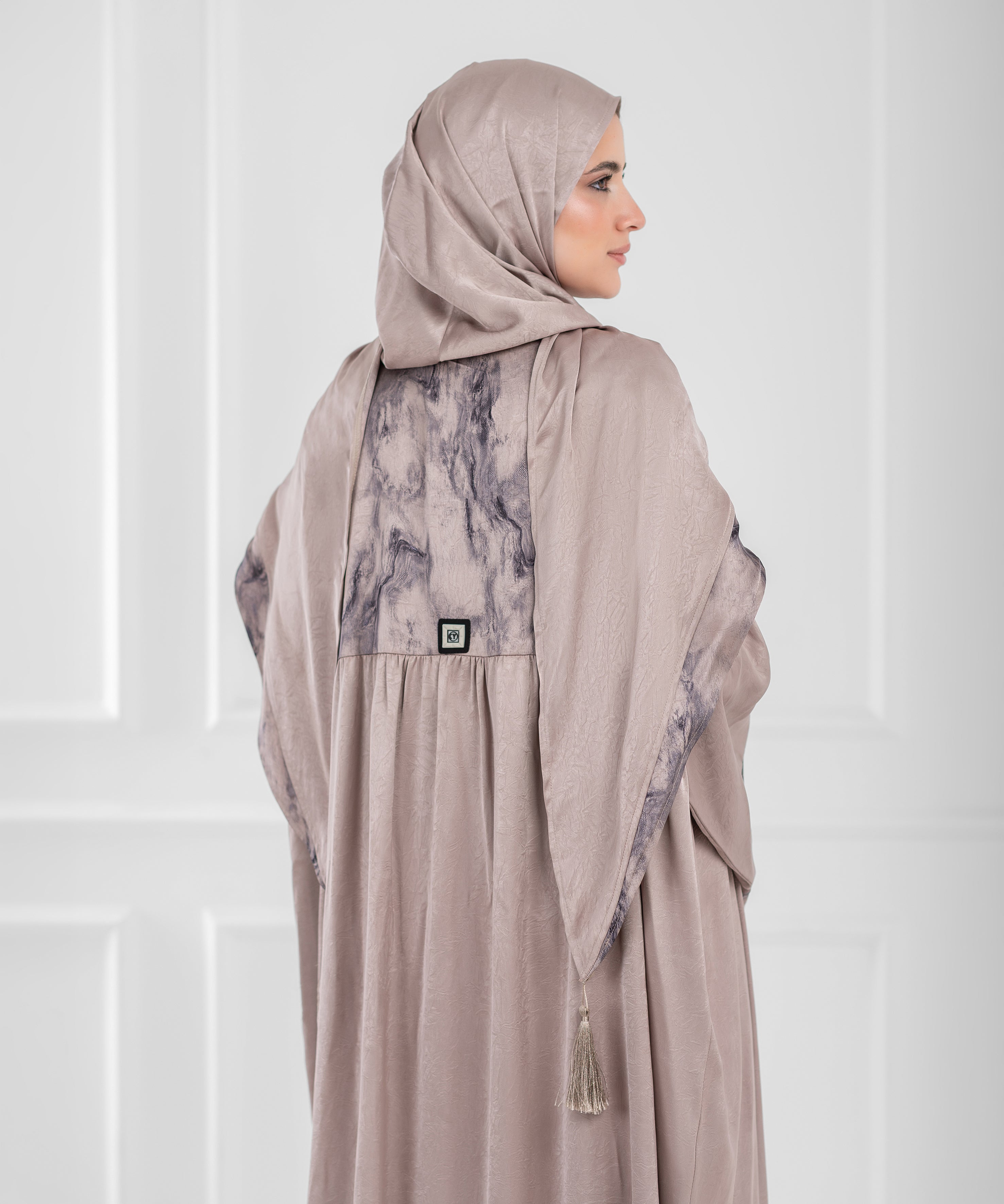 LUNA Jacquard Satin isdal - اسدال لونا ستان جاكار (cashmere printed sleeves)