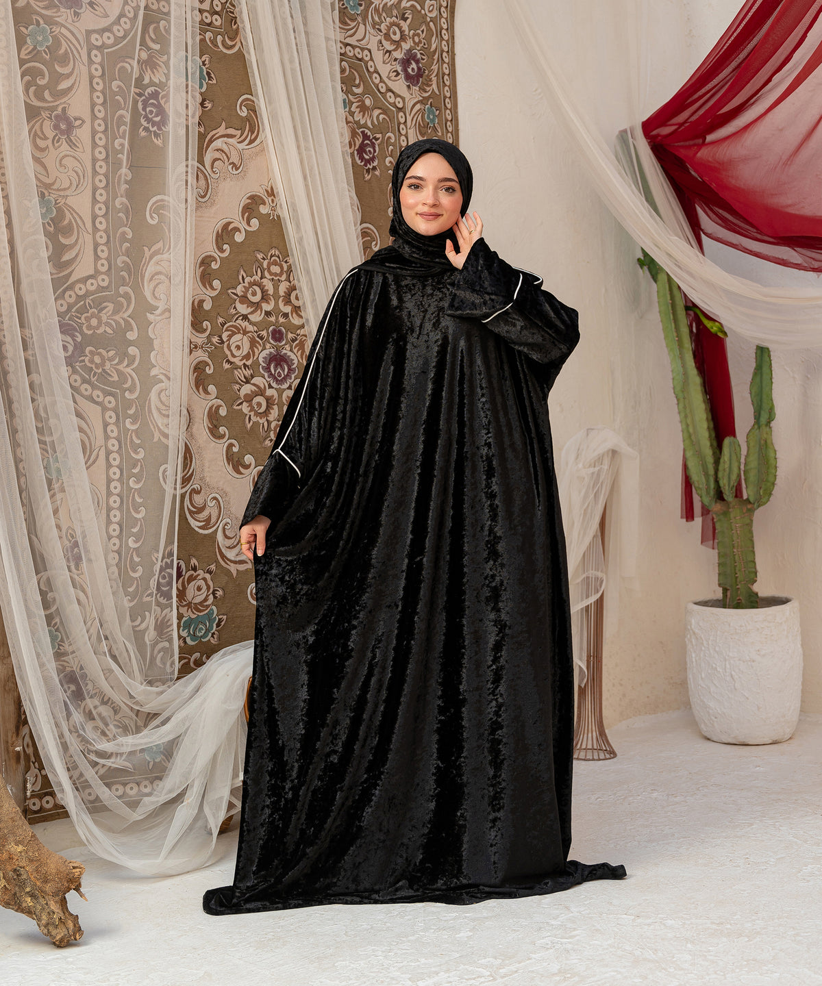 Iconic Velvet Isdal / Black - اسدال قطيفة مميزة اسود
