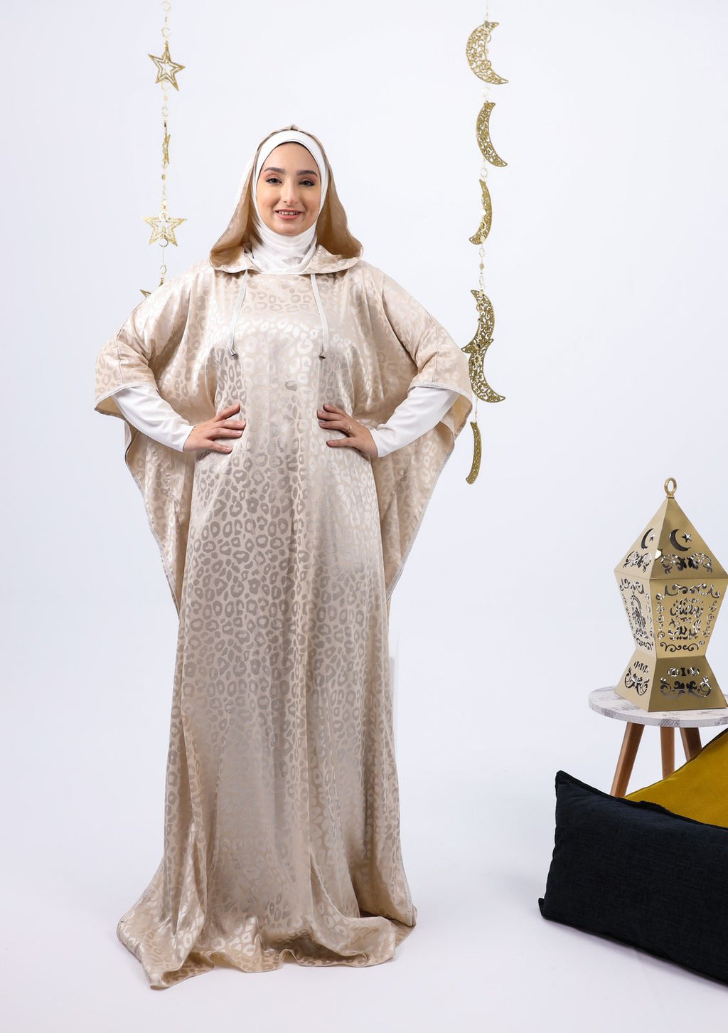 Beige Rose Panther Satin Isdal