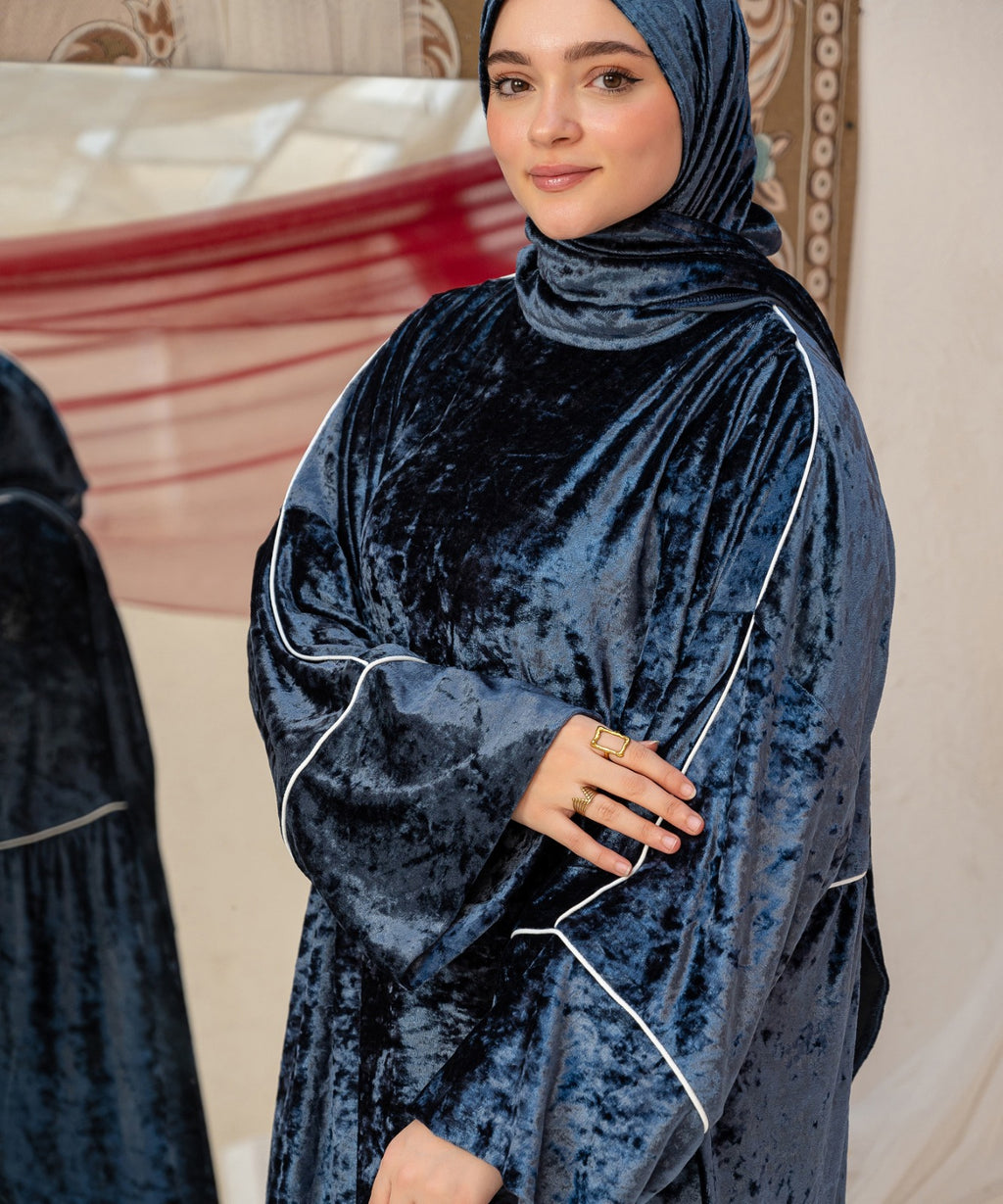 Iconic Velvet Isdal / Blue - اسدال قطيفة مميزة كحلي