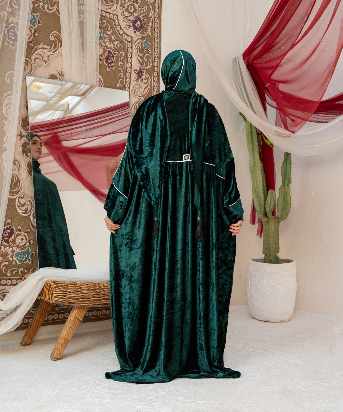 Iconic Velvet Isdal / Green - اسدال قطيفة مميزة اخضر